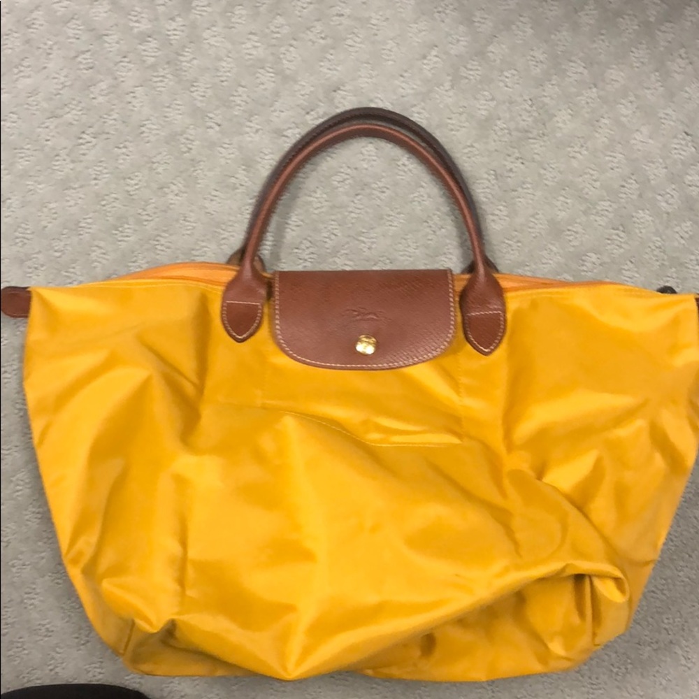 Longchamp Medium short handle arm tote